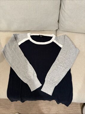 Women’s Navy & Light Gray Crewneck Colorblock Sweater